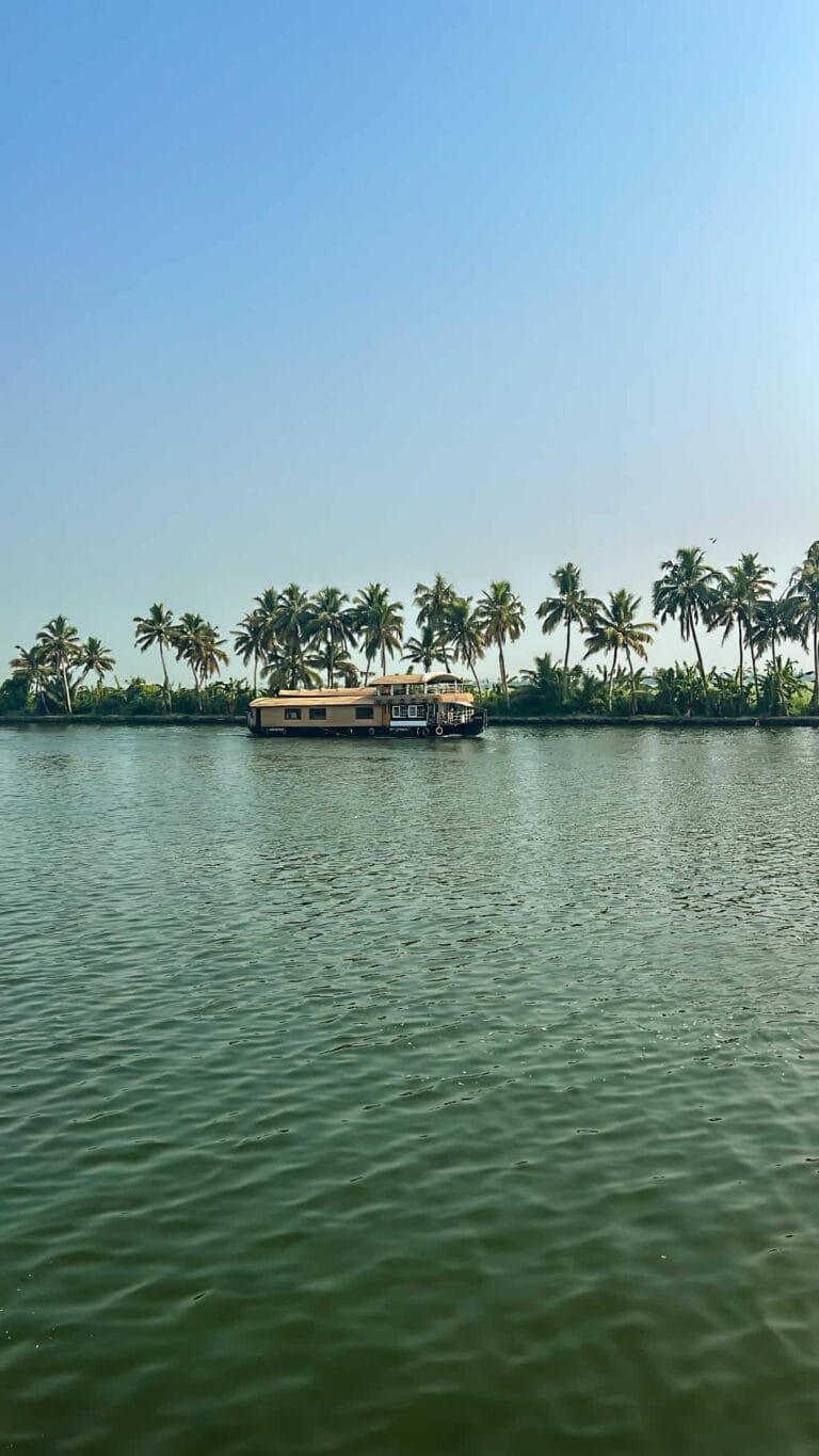 7-day Kerala itinerary - a houseboat in Alleppey